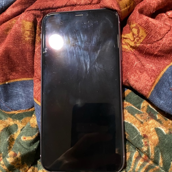 iPhone 11 Purple - Picture 4 of 4